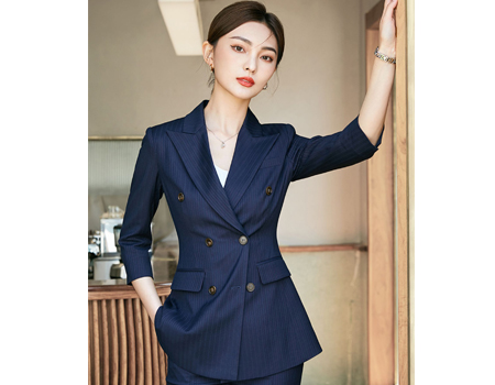 时尚双排扣女装